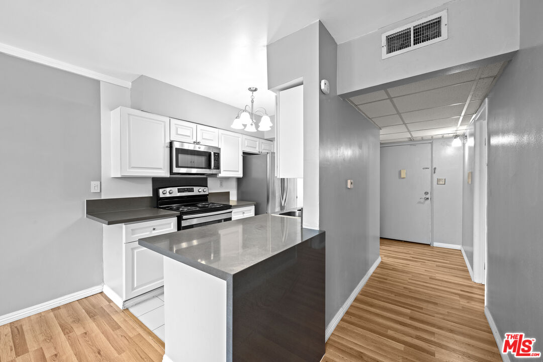 12801 Moorpark St Unit: 308