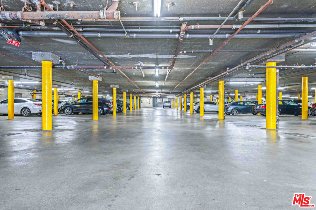 12801 Moorpark St Unit: 308