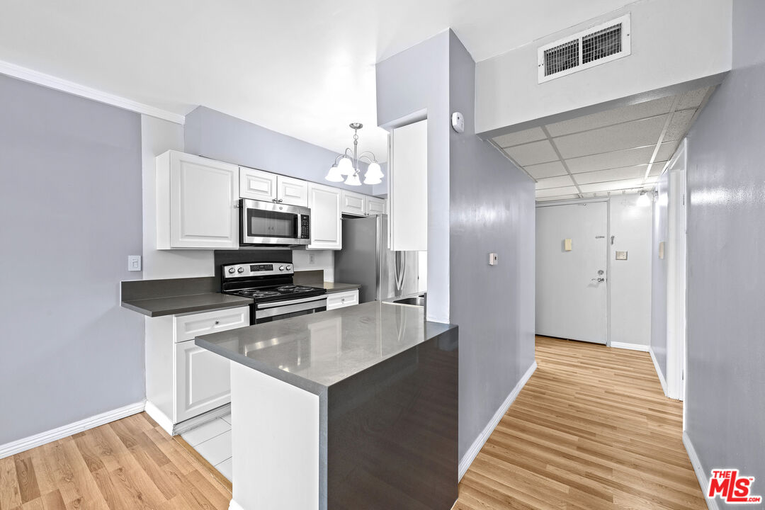 12801 Moorpark St Unit: 308