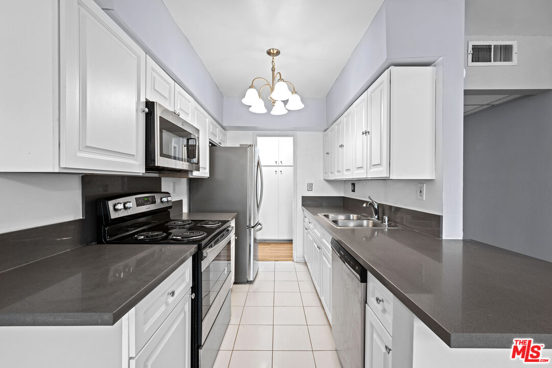 12801 Moorpark St Unit: 308