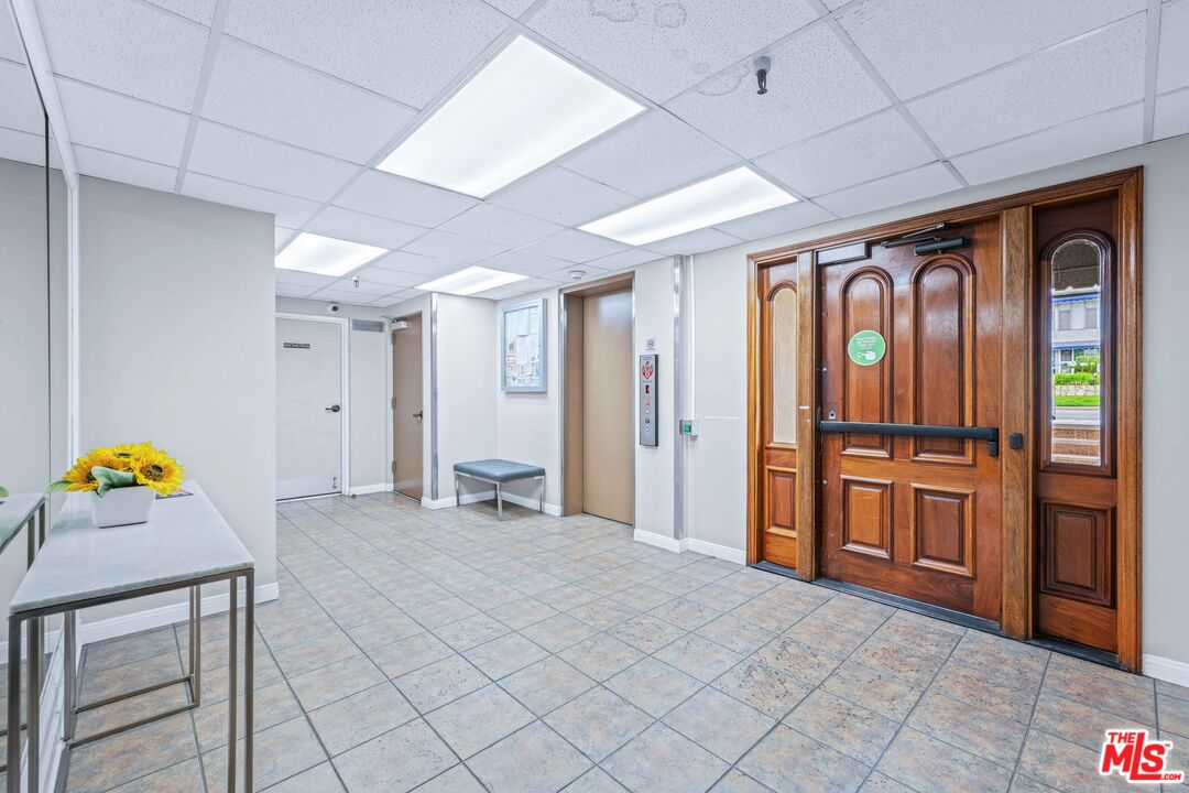 12801 Moorpark St Unit: 308