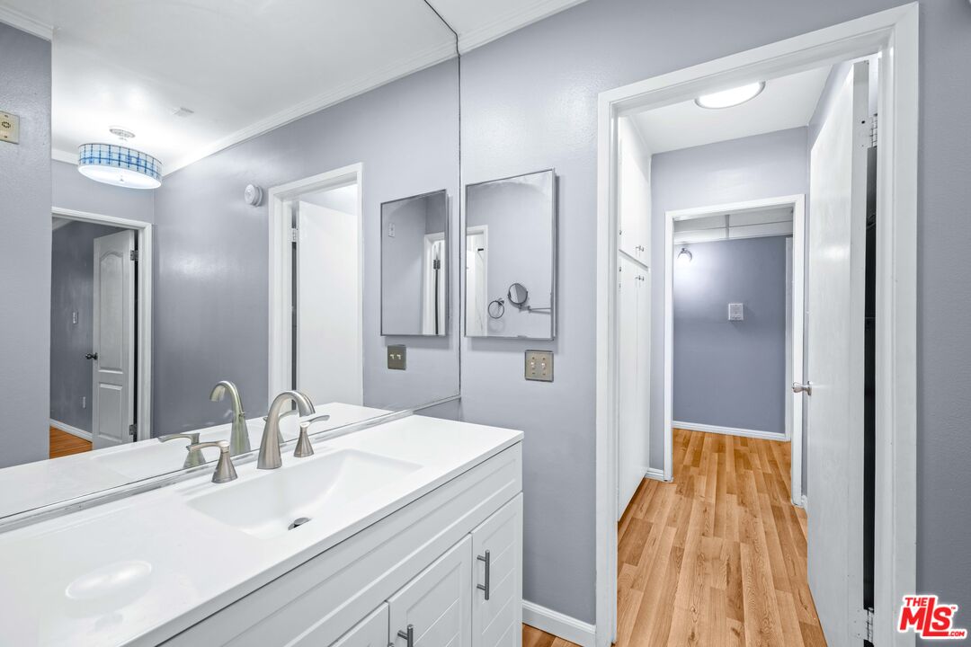 12801 Moorpark St Unit: 308