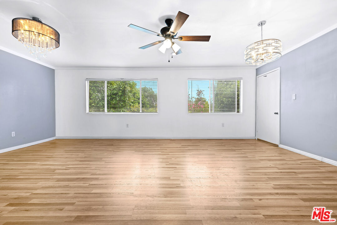 12801 Moorpark St Unit: 308