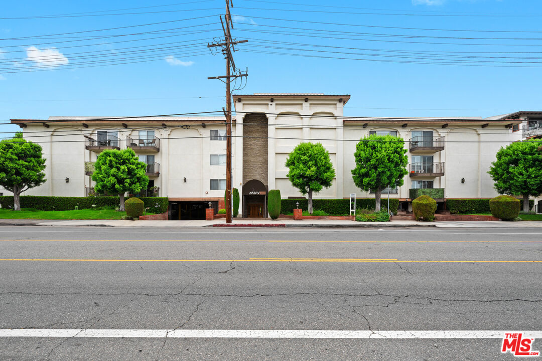 12801 Moorpark St Unit: 308