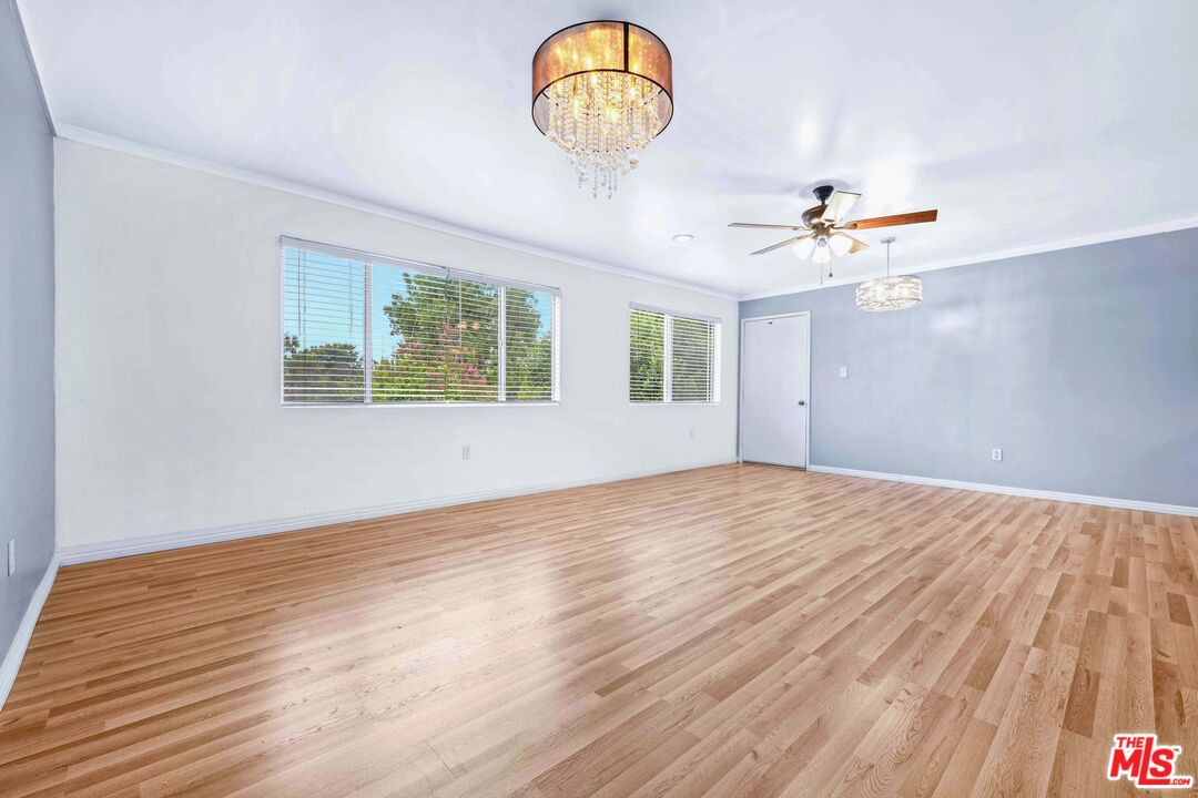 12801 Moorpark St Unit: 308