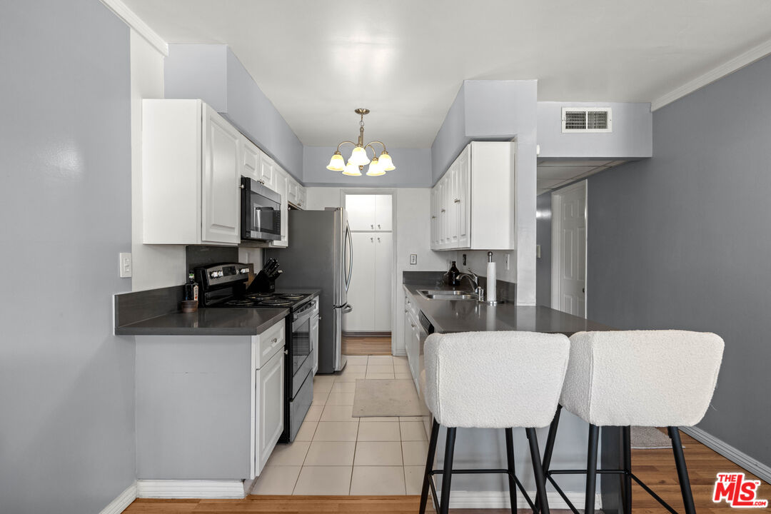 12801 Moorpark St Unit: 308