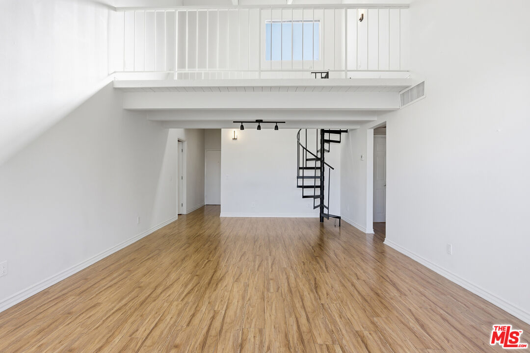 18350 Hatteras St Unit: 277