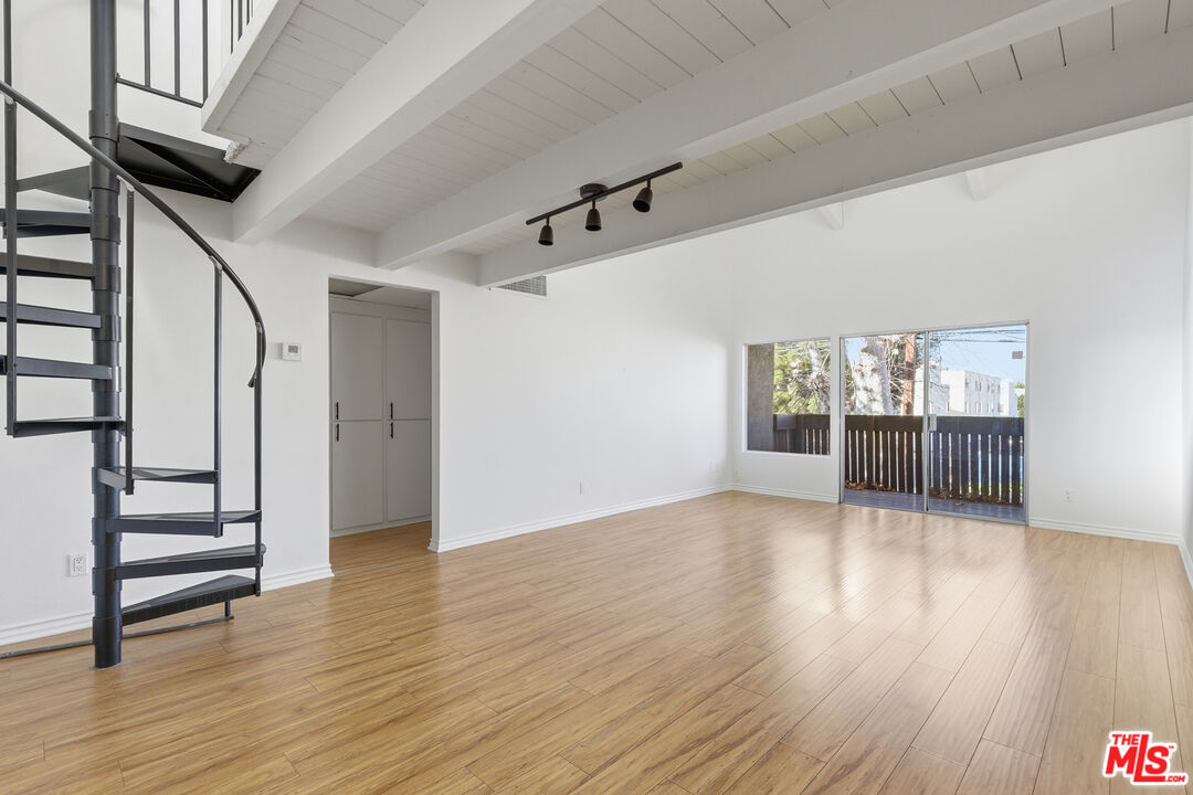 18350 Hatteras St Unit: 277