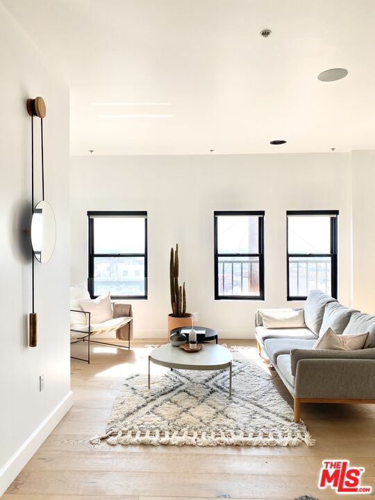 416 S Spring St Unit: 1210