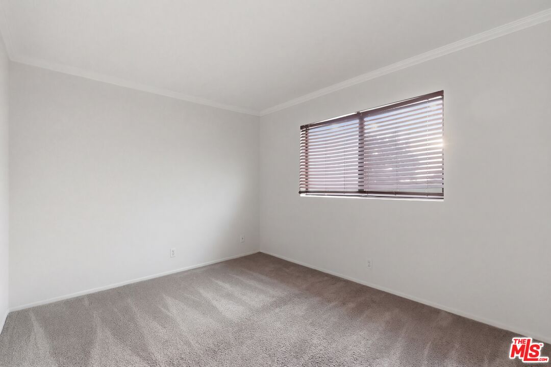 7100 Balboa Blvd Unit: 101