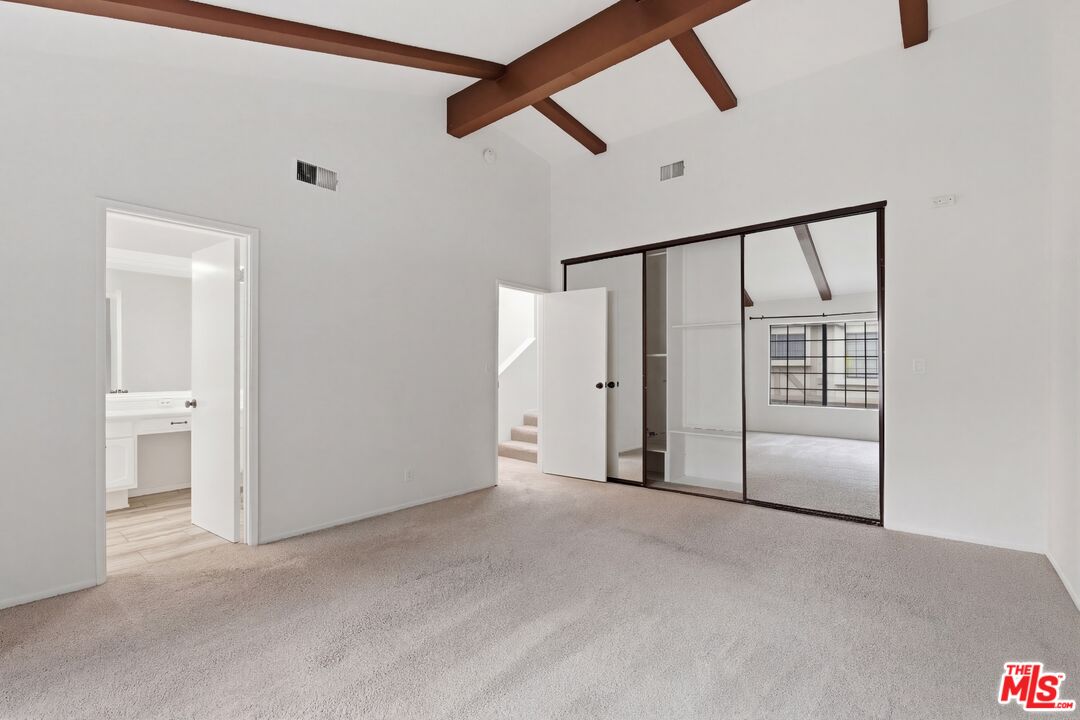 7100 Balboa Blvd Unit: 101