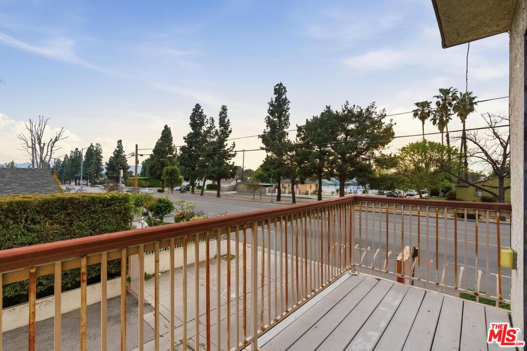 7100 Balboa Blvd Unit: 101