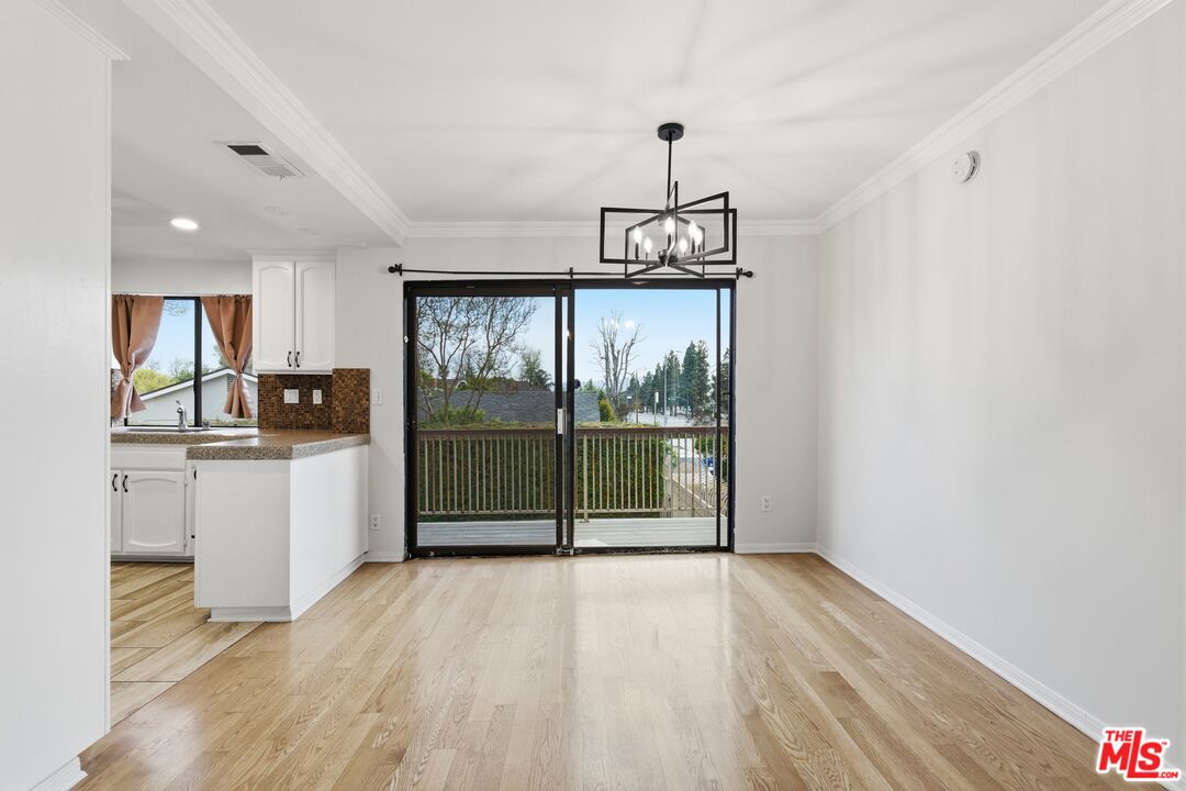 7100 Balboa Blvd Unit: 101