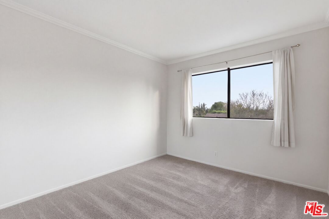 7100 Balboa Blvd Unit: 101
