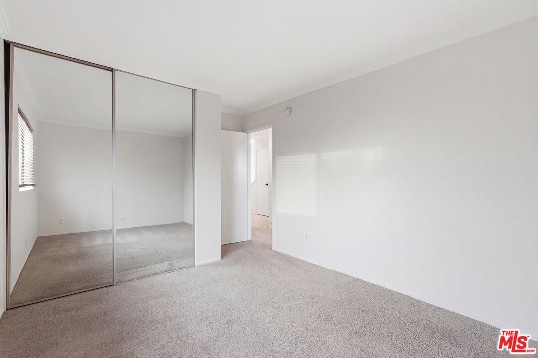 7100 Balboa Blvd Unit: 101