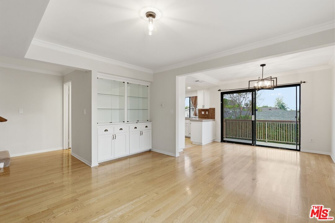 7100 Balboa Blvd Unit: 101