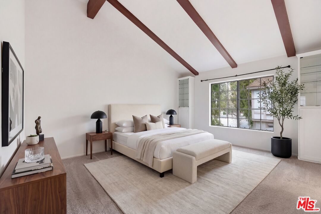 7100 Balboa Blvd Unit: 101