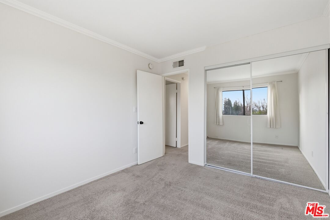 7100 Balboa Blvd Unit: 101