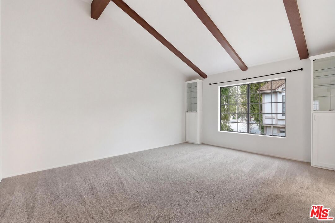 7100 Balboa Blvd Unit: 101