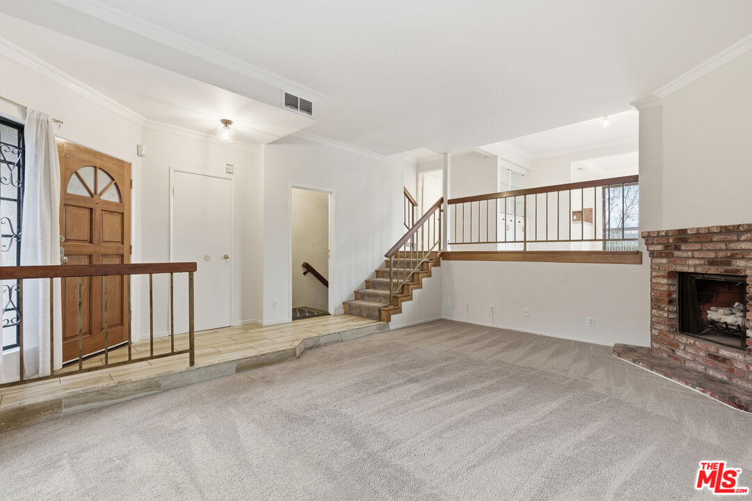 7100 Balboa Blvd Unit: 101
