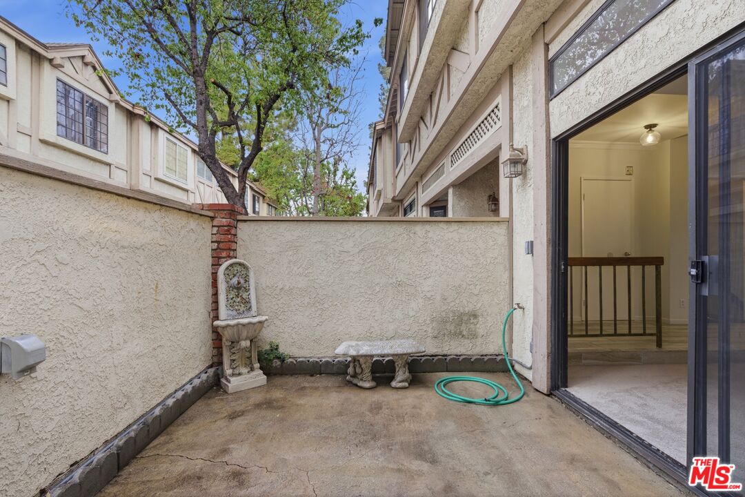 7100 Balboa Blvd Unit: 101