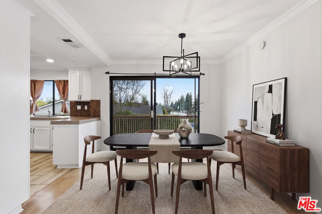 7100 Balboa Blvd Unit: 101