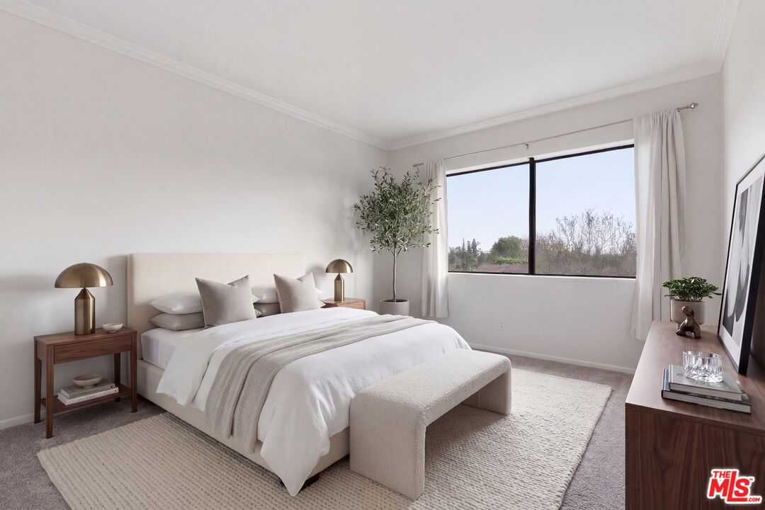 7100 Balboa Blvd Unit: 101