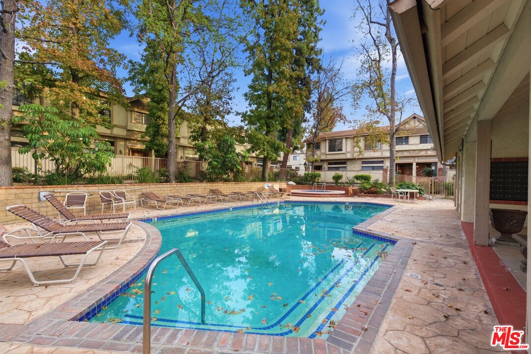 7100 Balboa Blvd Unit: 101