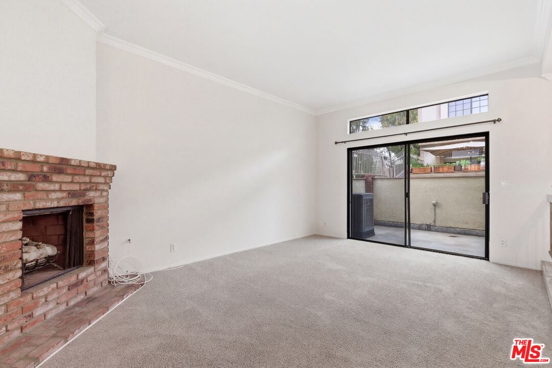7100 Balboa Blvd Unit: 101