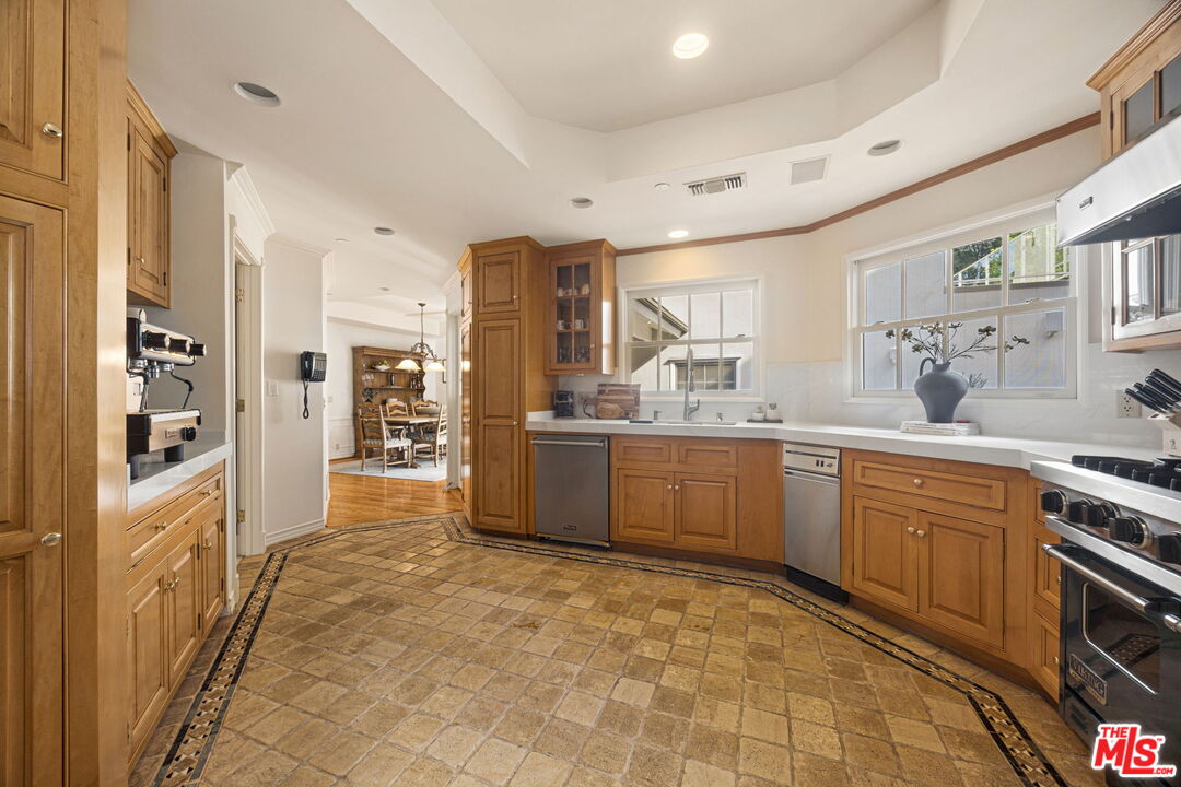 3833 Goodland Ave