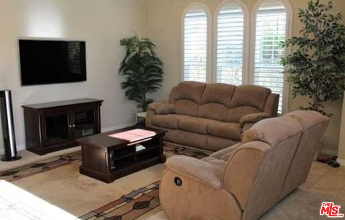 20329 Paseo Los Arcos