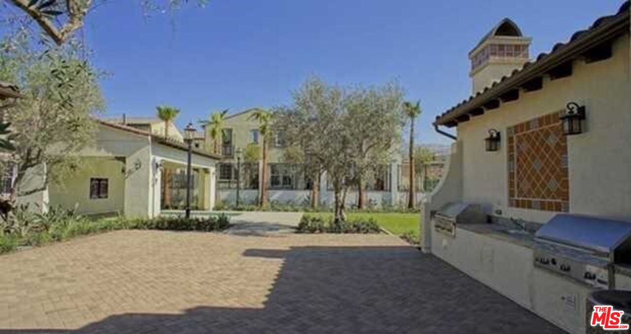 20329 Paseo Los Arcos