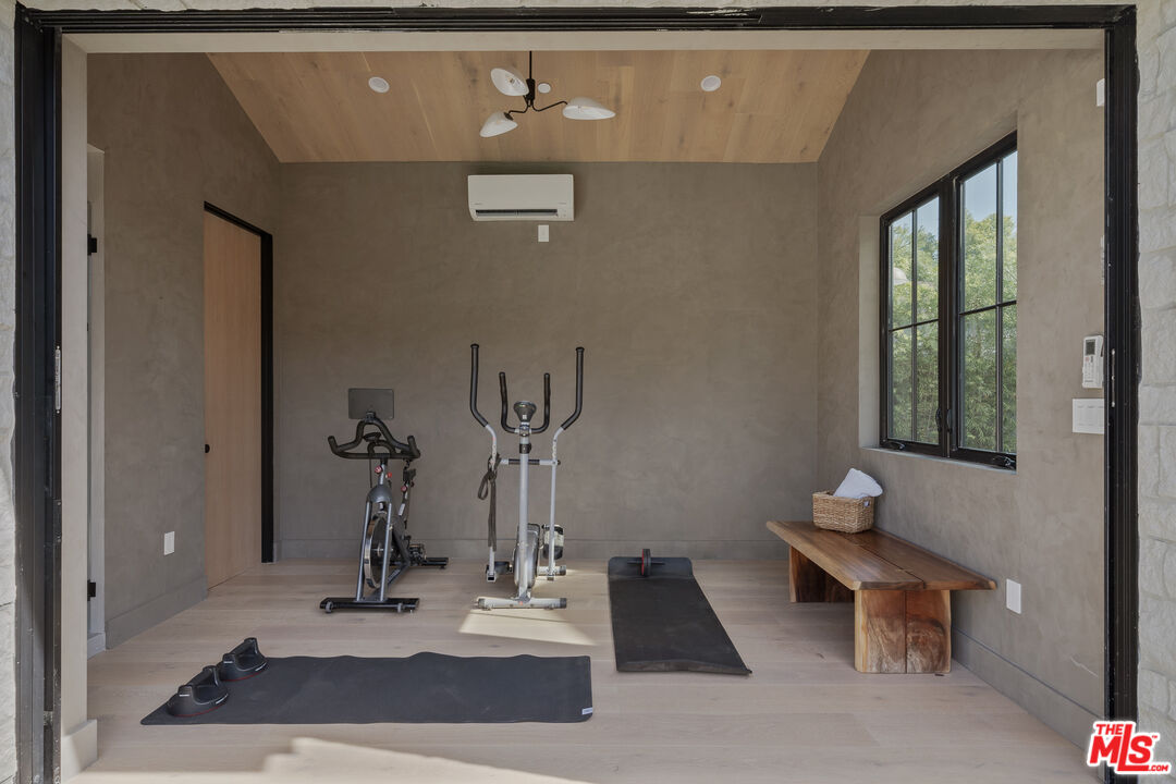 11317 Valley Spring Ln