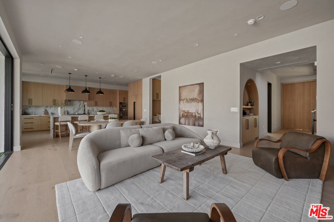 11317 Valley Spring Ln