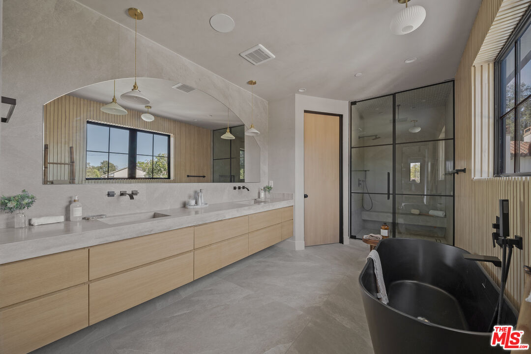 11317 Valley Spring Ln