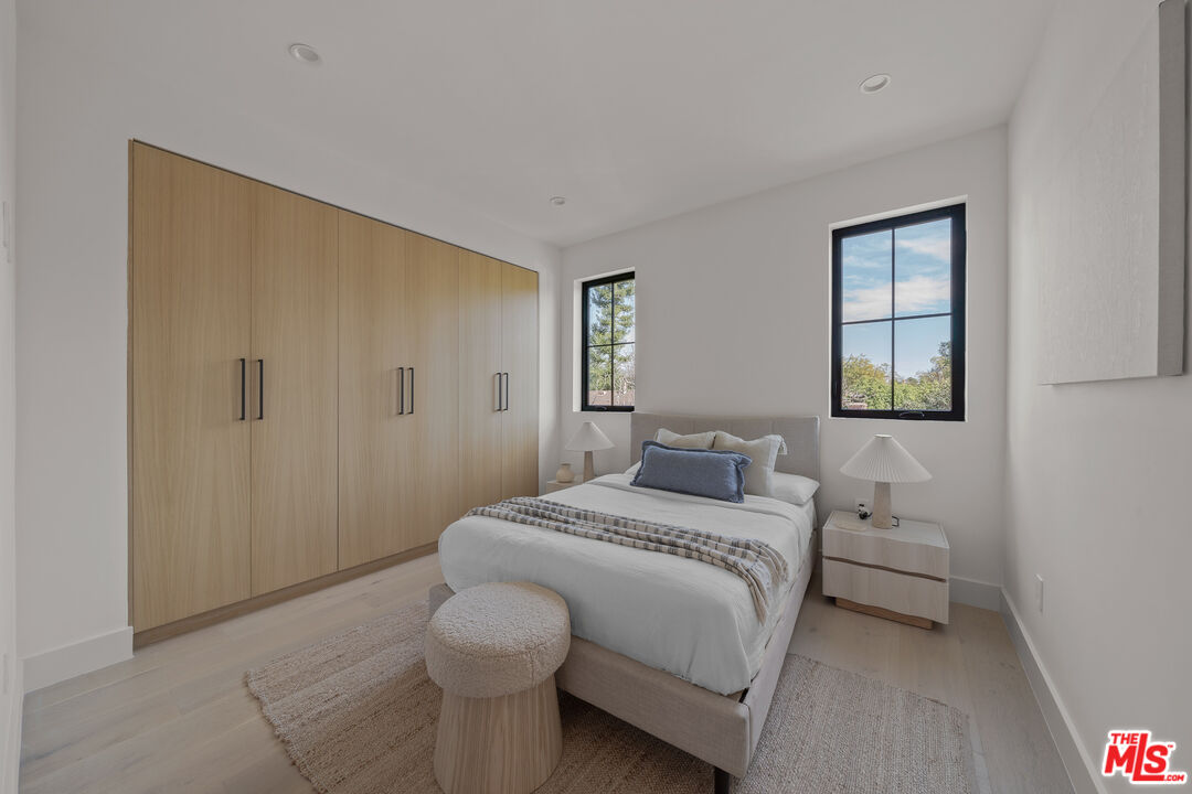 11317 Valley Spring Ln