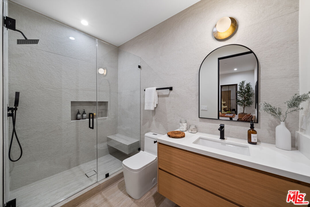 11317 Valley Spring Ln