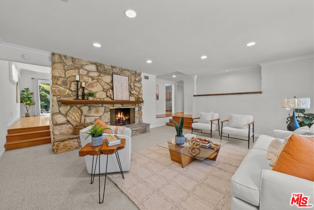 6131 Lockhurst Dr