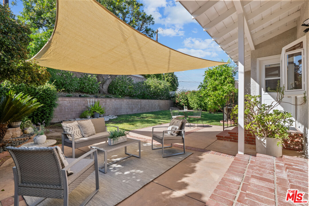 6131 Lockhurst Dr