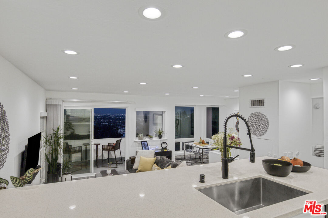 4112 Vanetta Place Pl