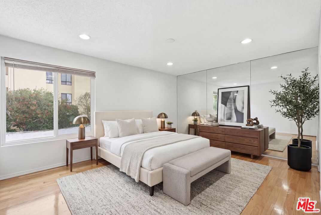 15155 Sherman Way Unit: 47