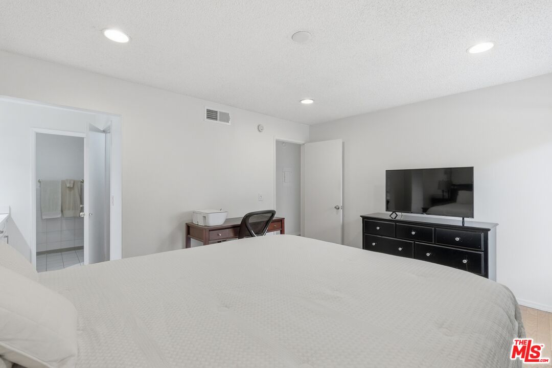 15155 Sherman Way Unit: 47