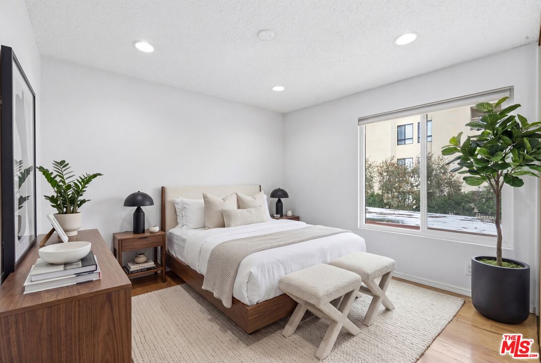 15155 Sherman Way Unit: 47