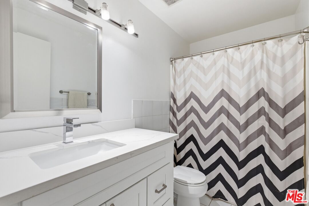 15155 Sherman Way Unit: 47
