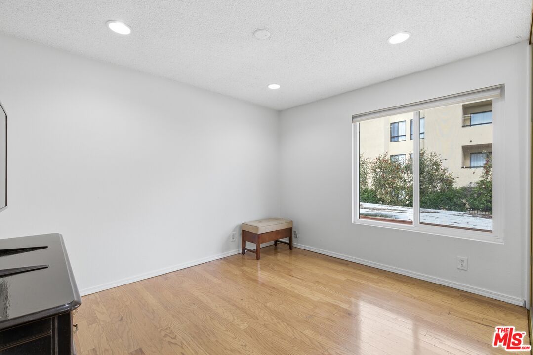 15155 Sherman Way Unit: 47