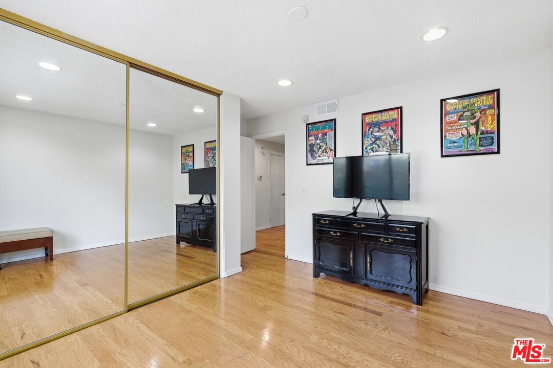 15155 Sherman Way Unit: 47