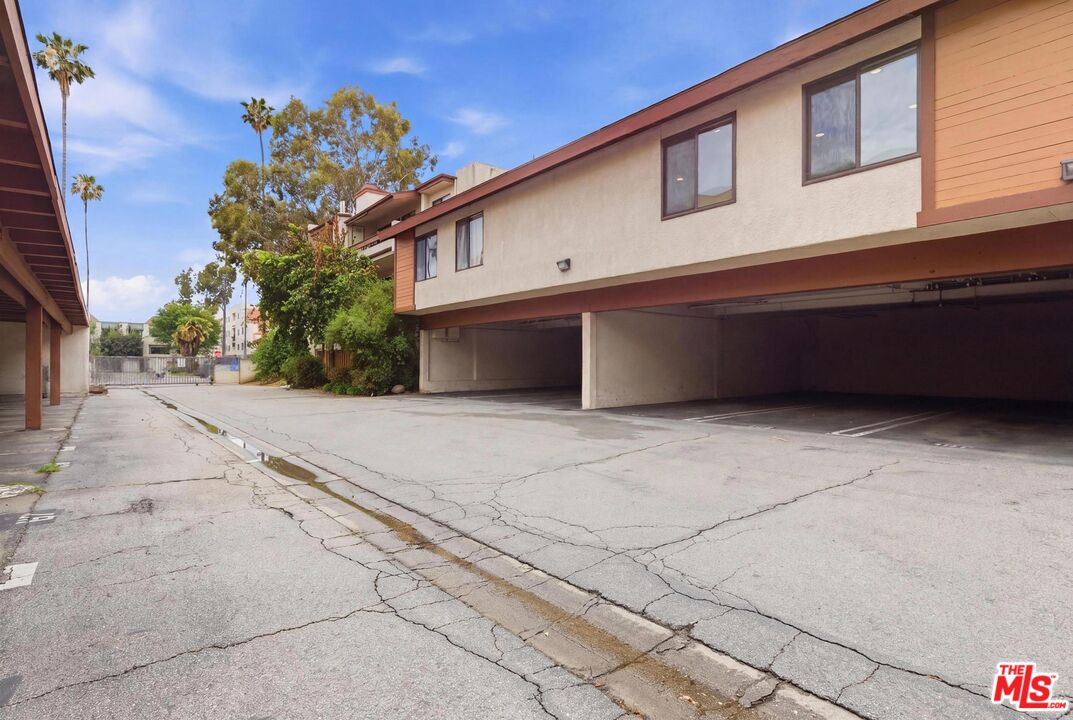 15155 Sherman Way Unit: 47
