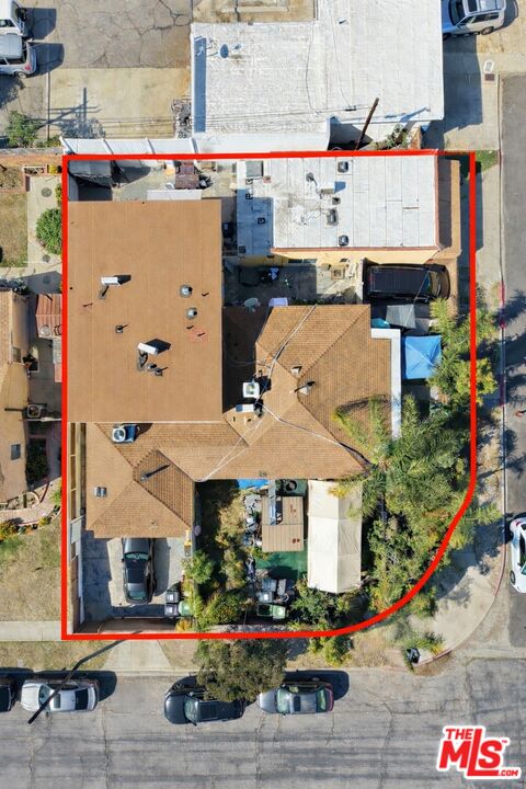 7703 N Hollywood Way