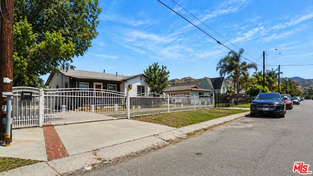 10341 Arminta St