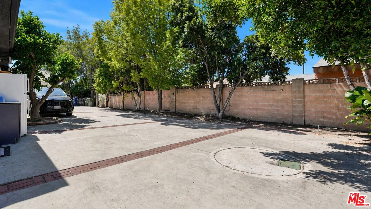 10341 Arminta St